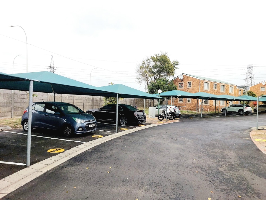 2 Bedroom Property for Sale in Oakglen Western Cape